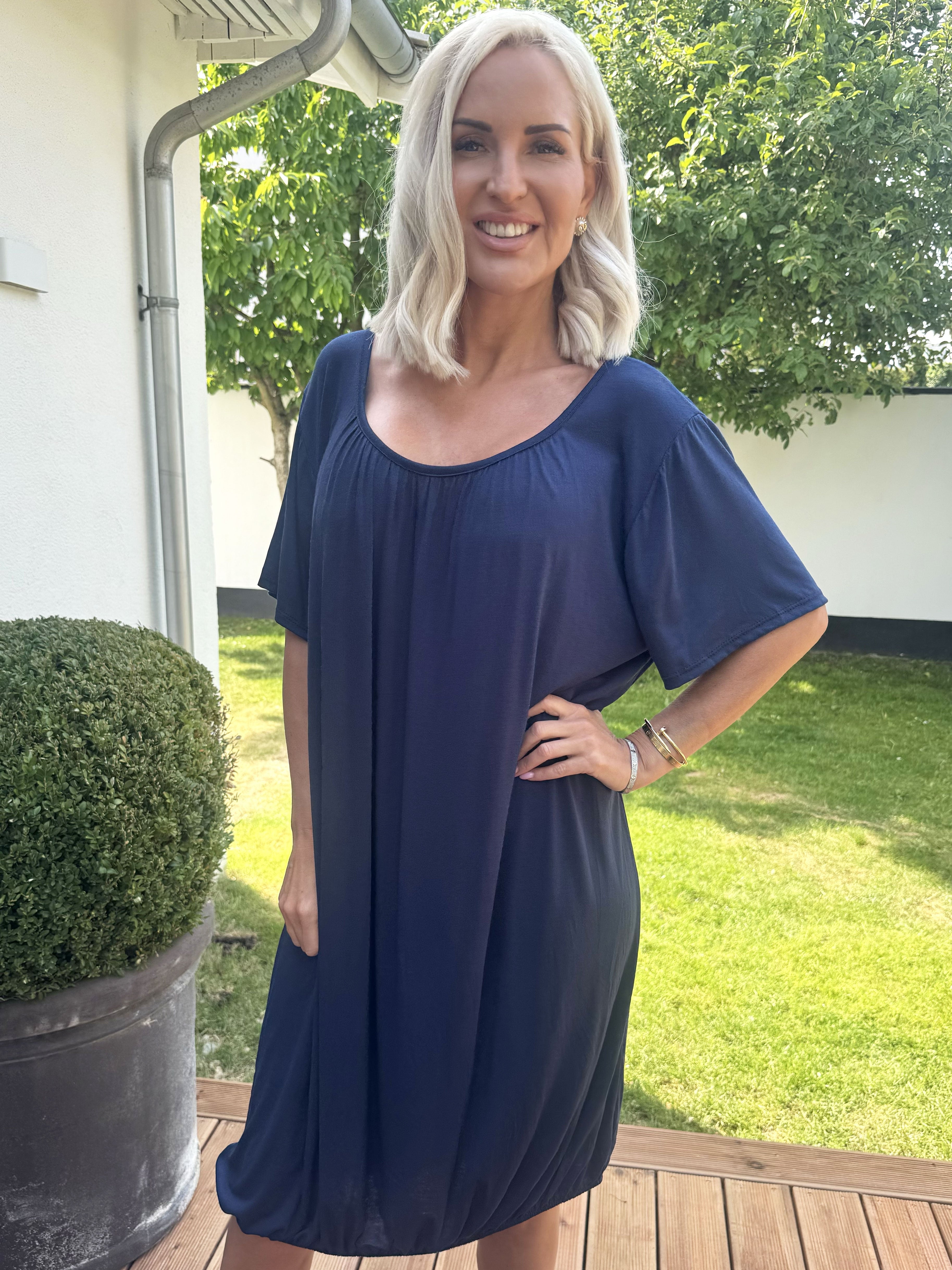 Miracle Dress - Basis kjole i viskose med elastik forneden